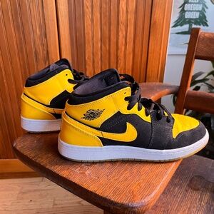 NIKE Size mens 7 - Air Jordan 1 Retro 2017 Mid New Love